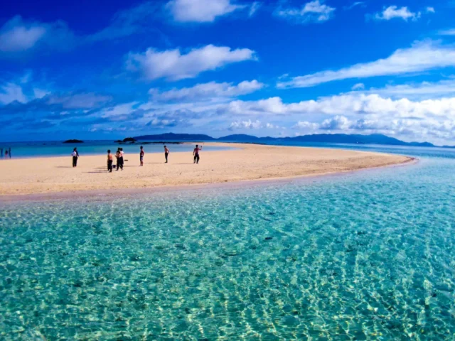 【石垣島発着】カラフルサンゴ礁に会いに行く「幻の島」上陸＆シュノーケリング午前半日ツアー