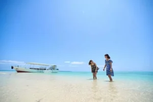 【小浜島/約1時間】一度は行きたい『幻の島（浜島）』上陸＆散策クルージングツアー☆水に濡れず快適！幼児からご高齢の方も安心して参加OK♪