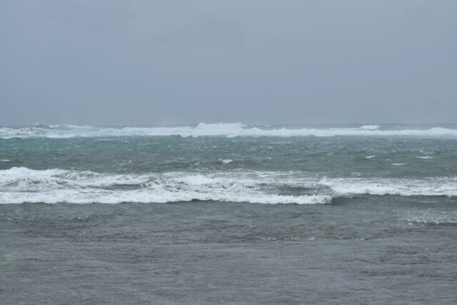 台風で海が濁る石垣島の海